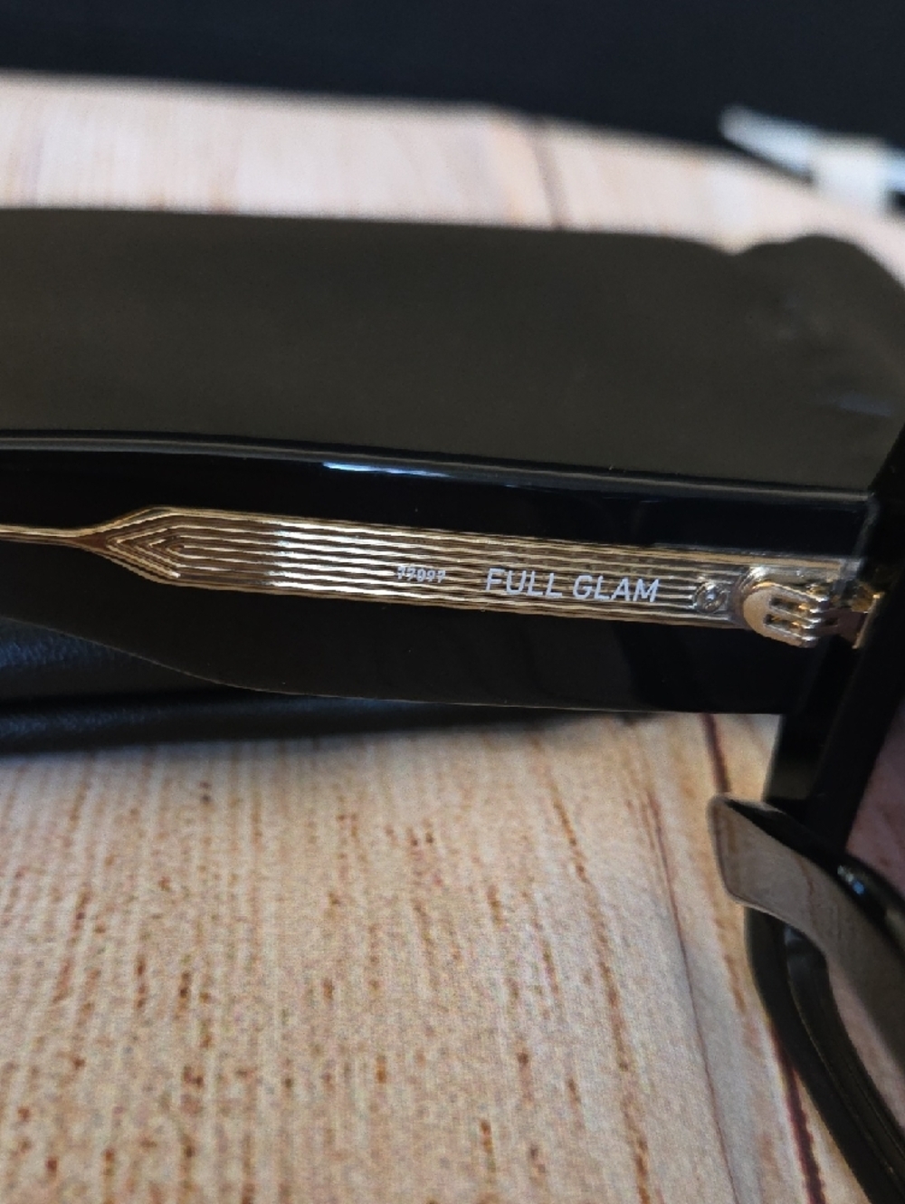 Quay Full Glam Sunglasses - Picture 2 of 4